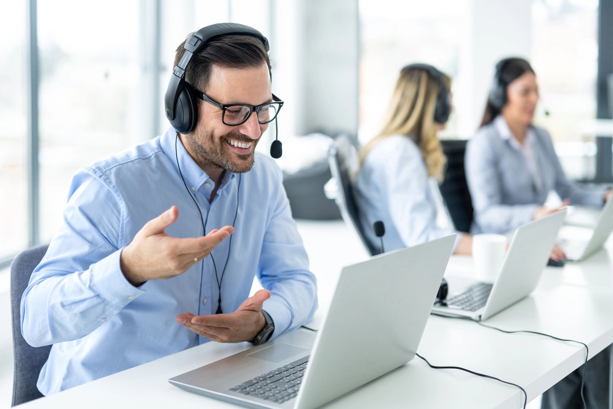 Support agent on a headset